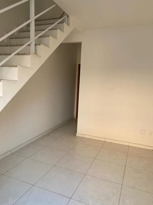 Casa para Venda em Nova Iguaçu, Santa Eugênia, 2 dormitórios, 2 suítes, 2 banheiros, 2 vagas