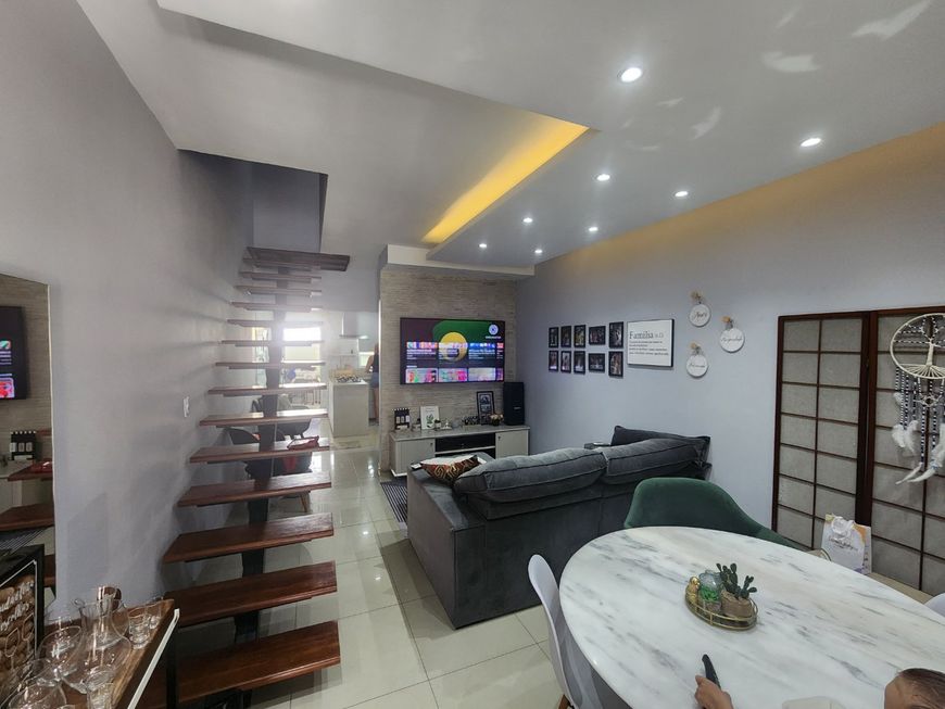 Casa Duplex e Recém reformada, c 02 Quartos - Condomínio Fechado, Cerâmica