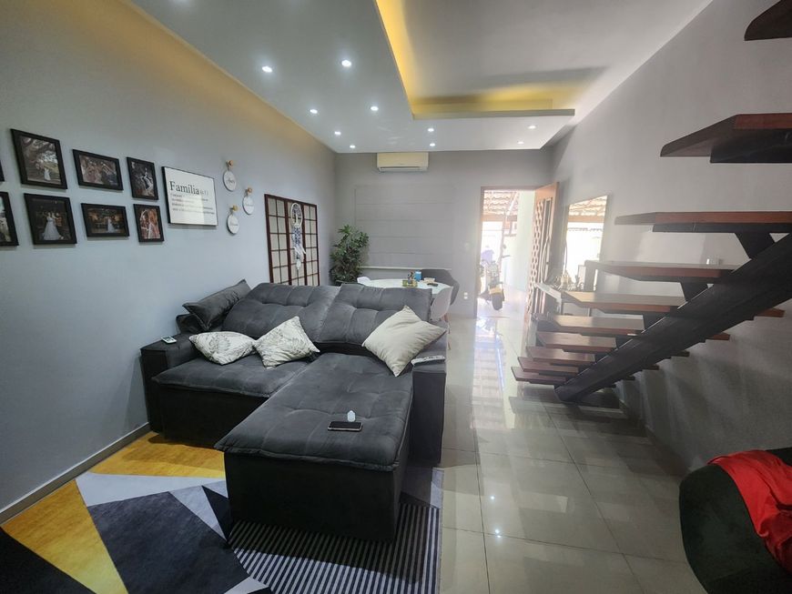 Casa Duplex e Recém reformada, c 02 Quartos - Condomínio Fechado, Cerâmica
