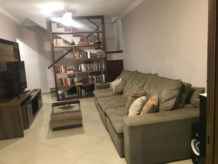 Vendo casa reformada com 2 quartos e suíte com 3 vagas em Vila Nova Nova Iguaçu