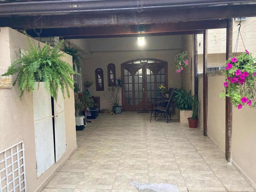 Vendo casa reformada com 2 quartos e suíte com 3 vagas em Vila Nova Nova Iguaçu