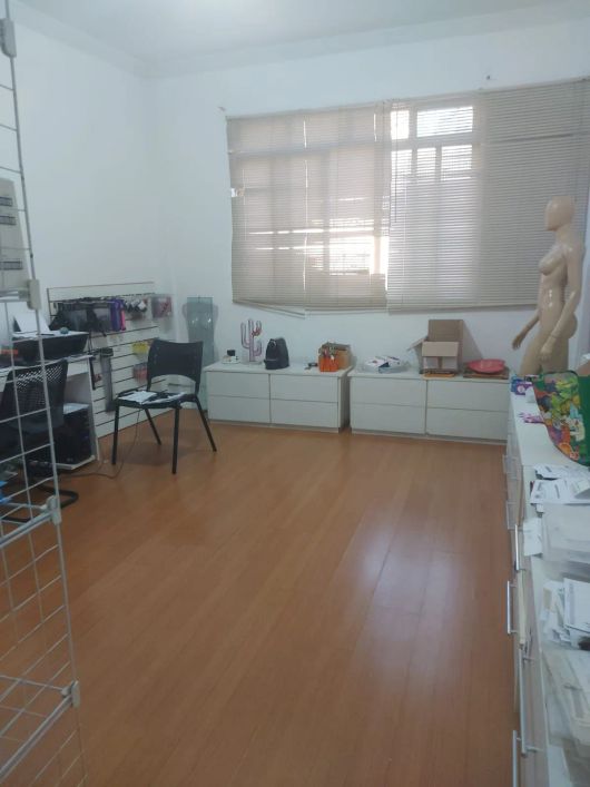 Galeria para venda tem 28 metros quadrados em Centro - Nova Iguaçu - RJ
