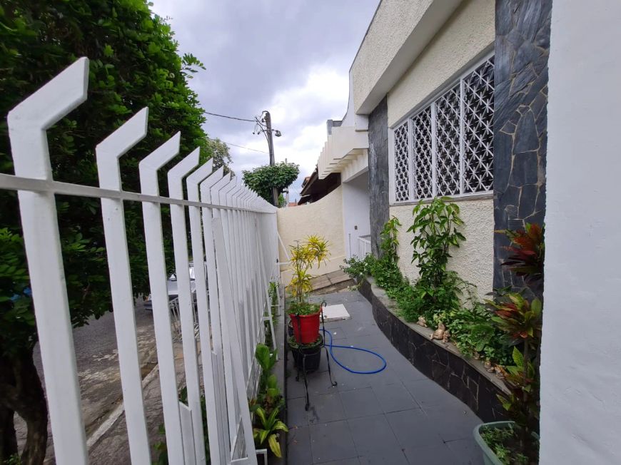 Realiza Imóveis - VENDO ÓTIMA CASA NO JD. ESPLANADA - NOVA IGUAÇU.