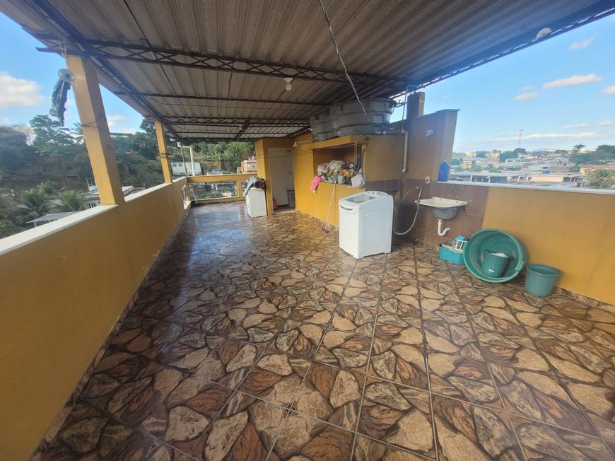 Casa c/ 4 Quartos sendo 1 Suíte, Varanda e Terraço Amplo - Carmari/Nova Iguaçu