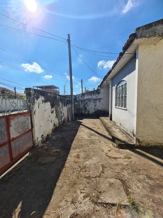 Casa Independente e frente de rua em Nova Iguaçu