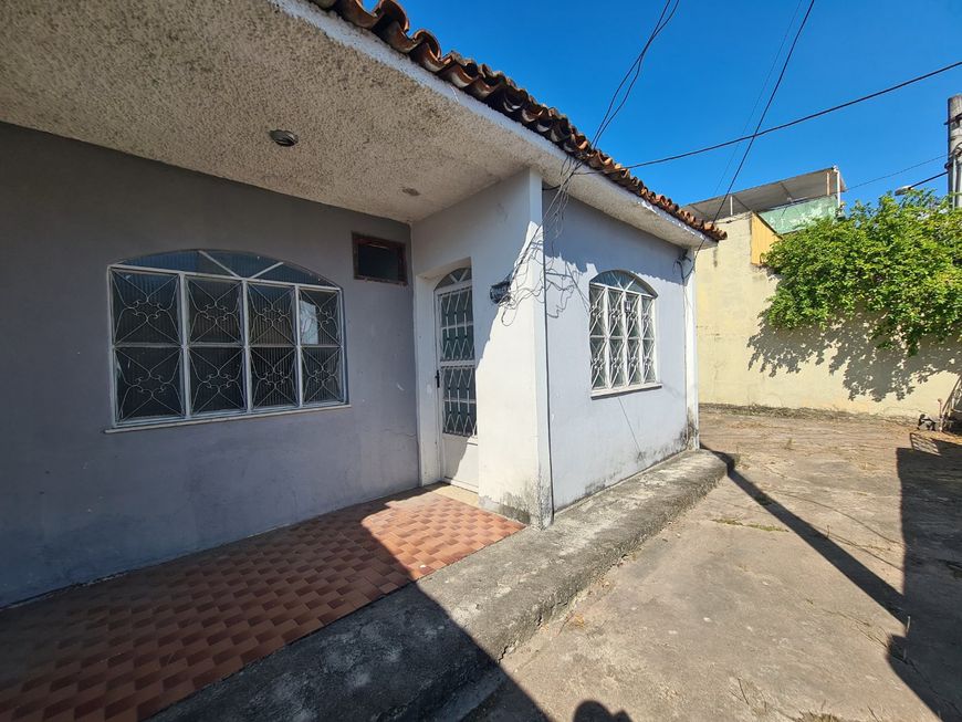 Casa Independente e frente de rua em Nova Iguaçu
