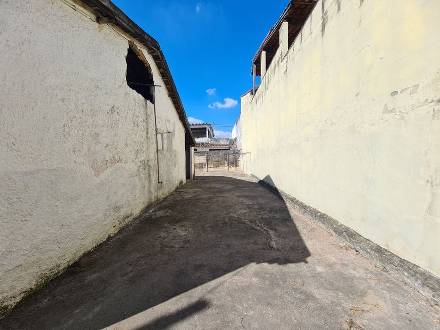 Casa Independente e frente de rua em Nova Iguaçu