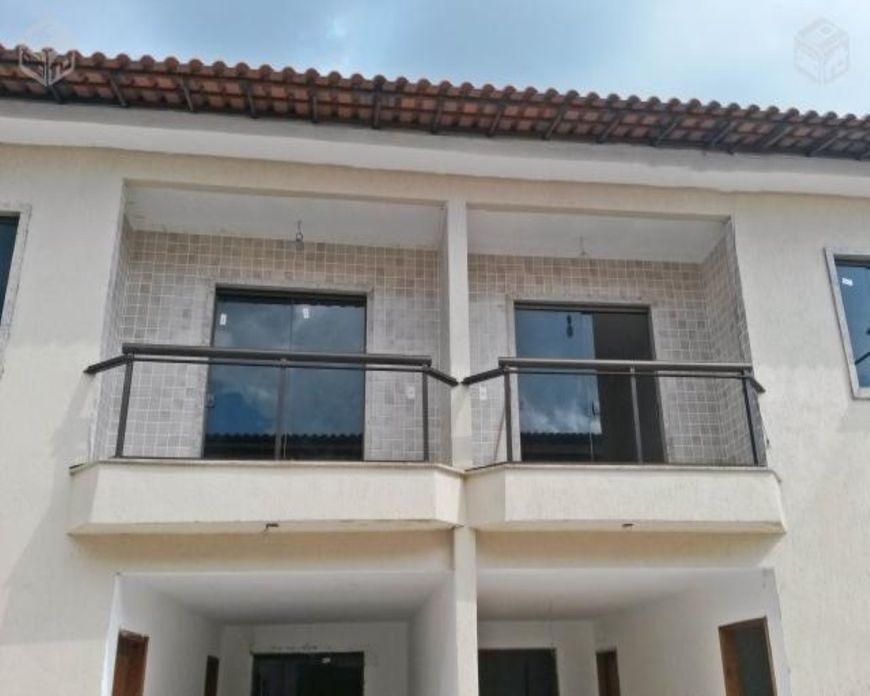 ACEITA FINANCIAMENTO. CASA EM CONDOMINIO FECHADO NO BAIRRO DA LUZ EM NOVA IGUAÇU, COM 2 SUITES, MAIS