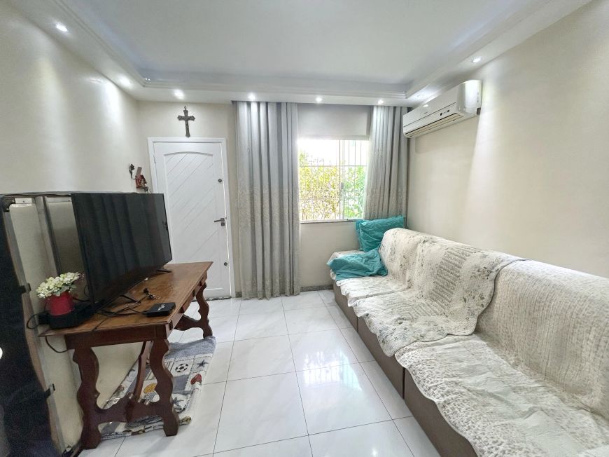 ✨ CASA TRIPLEX À VENDA NO BAIRRO CALIFÓRNIA/VILA NOVA – NOVA IGUAÇU ✨