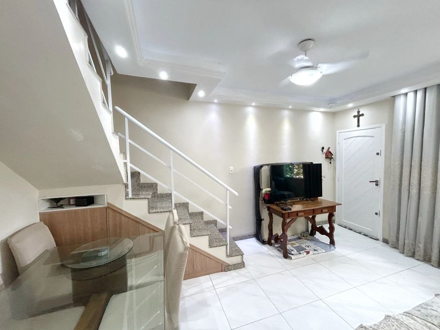 ✨ CASA TRIPLEX À VENDA NO BAIRRO CALIFÓRNIA/VILA NOVA – NOVA IGUAÇU ✨