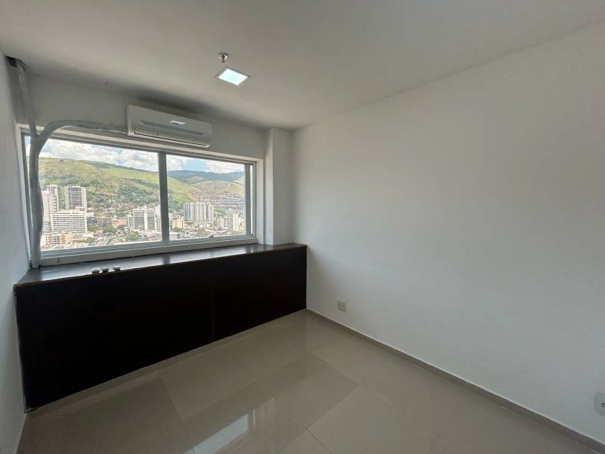 Sala Comercial no Top Commerce para locação– Andar Alto com Vista Panorâmica da Serra do Vulcão.