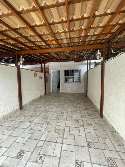 vendo casa linda com 2 suítes e churrasqueira em Jardim canaã Nova Iguaçu