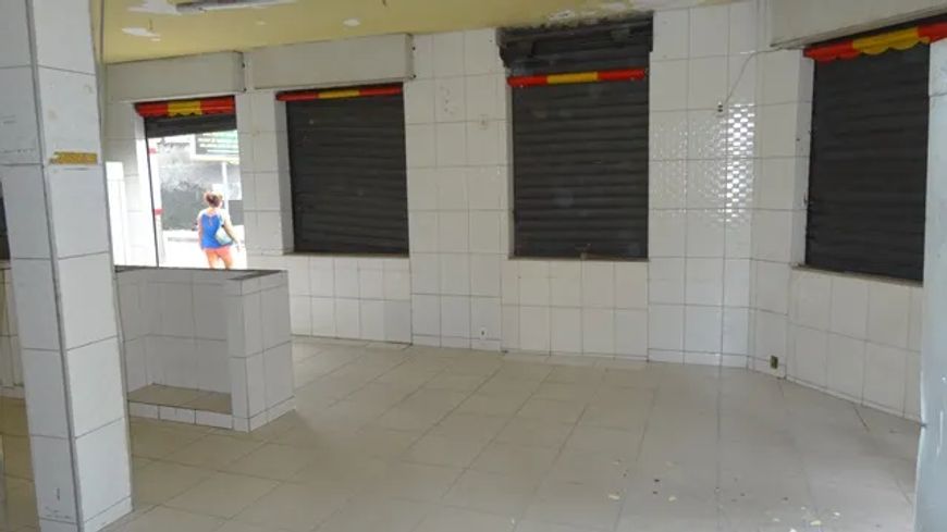 Vendo 03 lojas Centro - Nova Iguaçu - RJ - ideal pra Farmácia, estacionamento, centro automotivo.