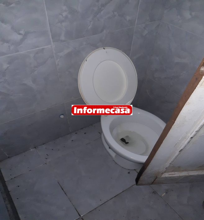 Sitio de frente para o Arco Metropolitano, com 8 mil m² todo cercado. Composto de uma sede, com 3 su