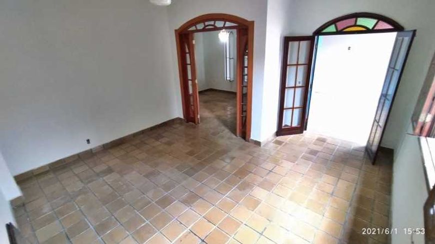 Ampla casa de 4 quartos para venda em Nova Iguaçu com Piscina