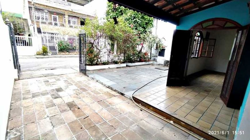 Ampla casa de 4 quartos para venda em Nova Iguaçu com Piscina