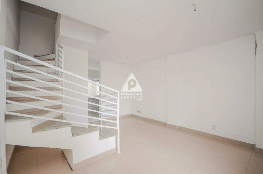 Casa triplex 1 quarto 1 suite terraco area gourmet 1 vaga Nova Iguaçu.