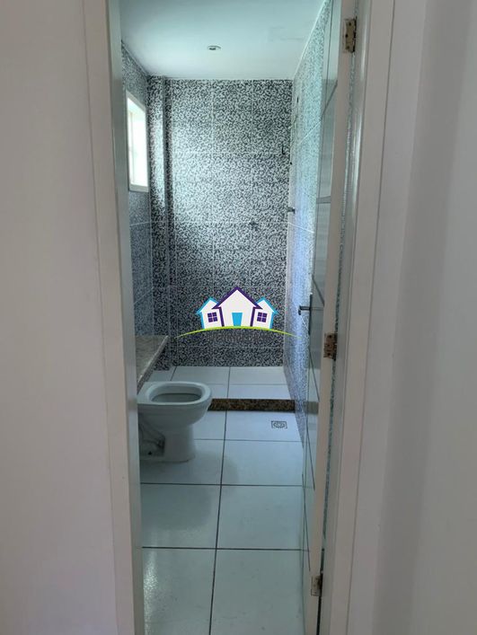 Vende Casa em condomínio fechado , com apenas 4 casas, próximo ao comercio da posse, hospital e pont