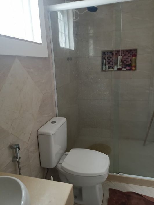 SOMENTE A PARTE DE CIMA, CASA COM FINO ACABAMENTO EM RUA PRINCIPAL EM AUSTIN, COM 3 DORMITORIOS. INF