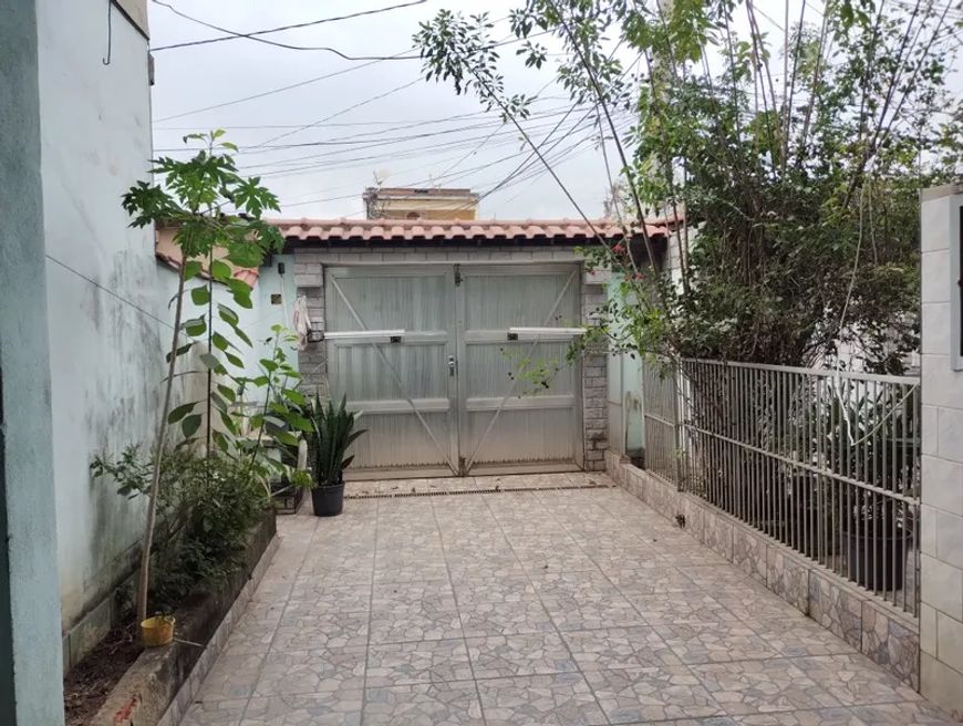Imóvel para venda possui 10 metros quadrados com 4 quartos em Andrade Araújo - Nova Iguaçu - RJ