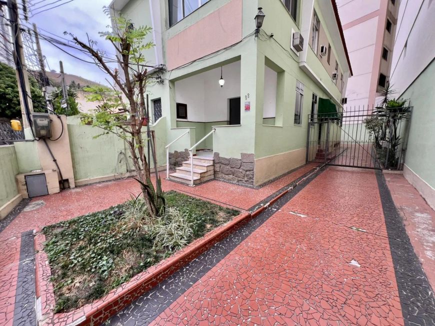 Casa linear para venda ou locação com terreno de 360 m²