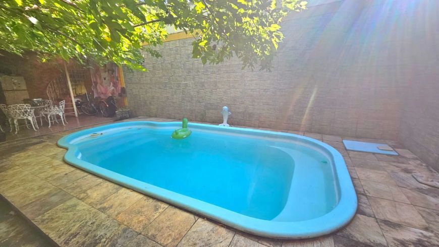 Casa com 4 dormitórios à venda, 300 m² por R$ 750.000 - Andrade Araújo - Nova Iguaçu/RJ