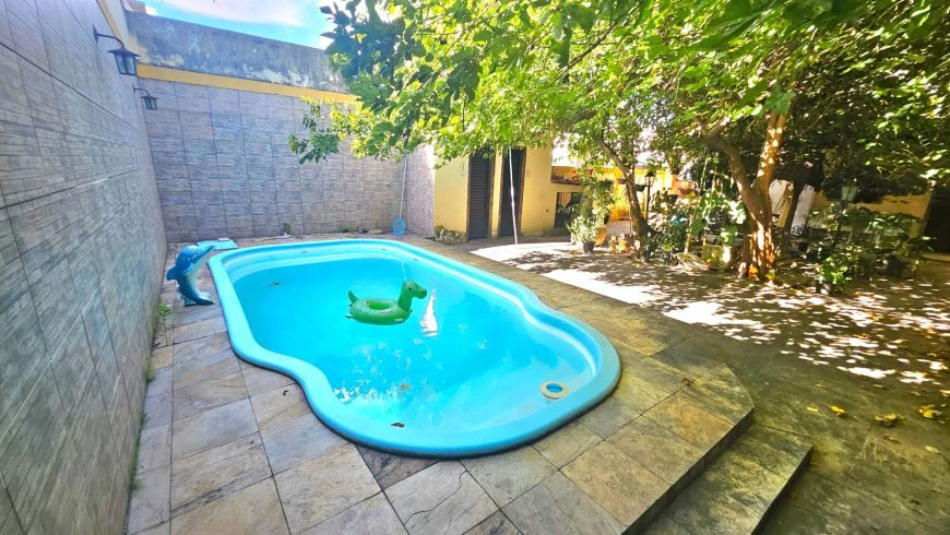 Casa com 4 dormitórios à venda, 300 m² por R$ 750.000 - Andrade Araújo - Nova Iguaçu/RJ