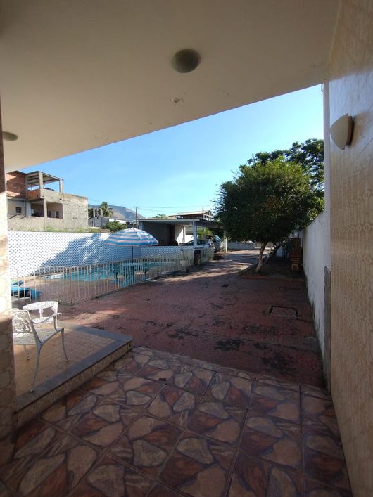 Vendo casa de 3 quarto com piscina próximo ao Centro de Nova Iguaçu