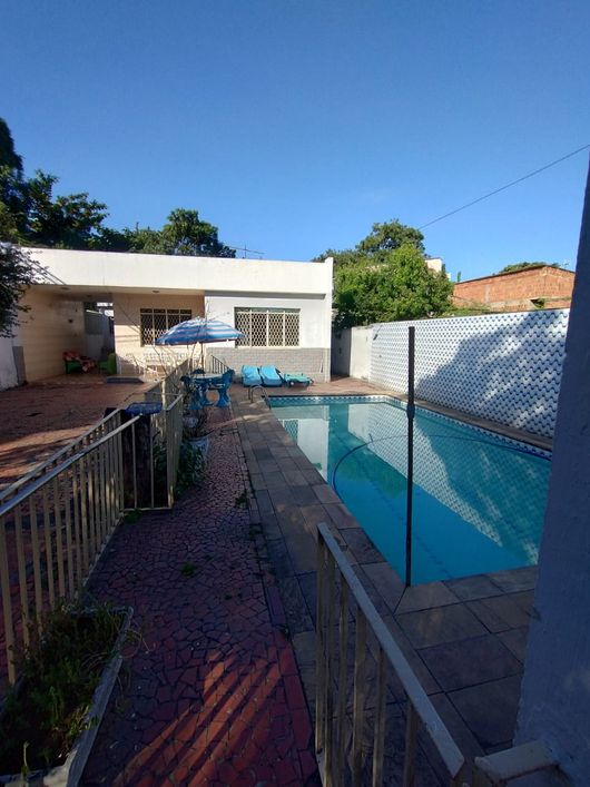 Vendo casa de 3 quarto com piscina próximo ao Centro de Nova Iguaçu