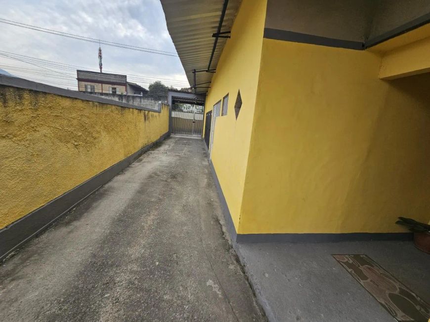 Casa para Venda em Nova Iguaçu, Comendador Soares, 2 dormitórios, 1 banheiro, 1 vaga