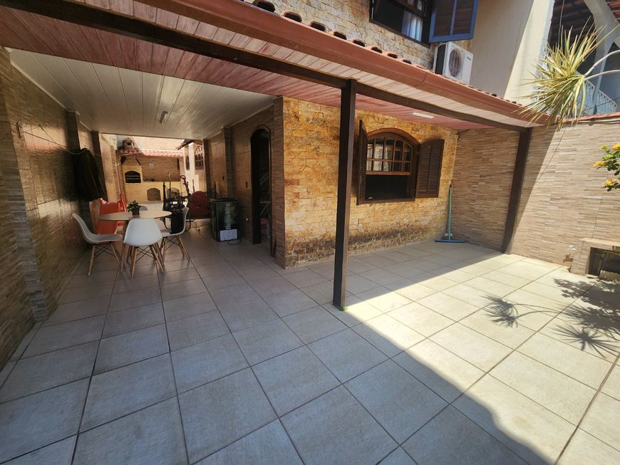 Linda Casa duplex com quintal e área gourmet em condomínio no bairro da Luz!