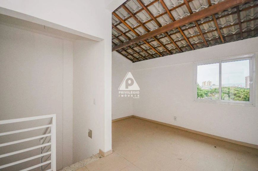 Casa triplex 1 quarto 1 suite terraco area gourmet 1 vaga Nova Iguaçu.