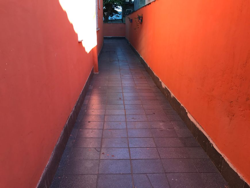 Vendo casa no alto da Posse Nova Iguaçu com 3 quartos e quintal grande atrás arborizado