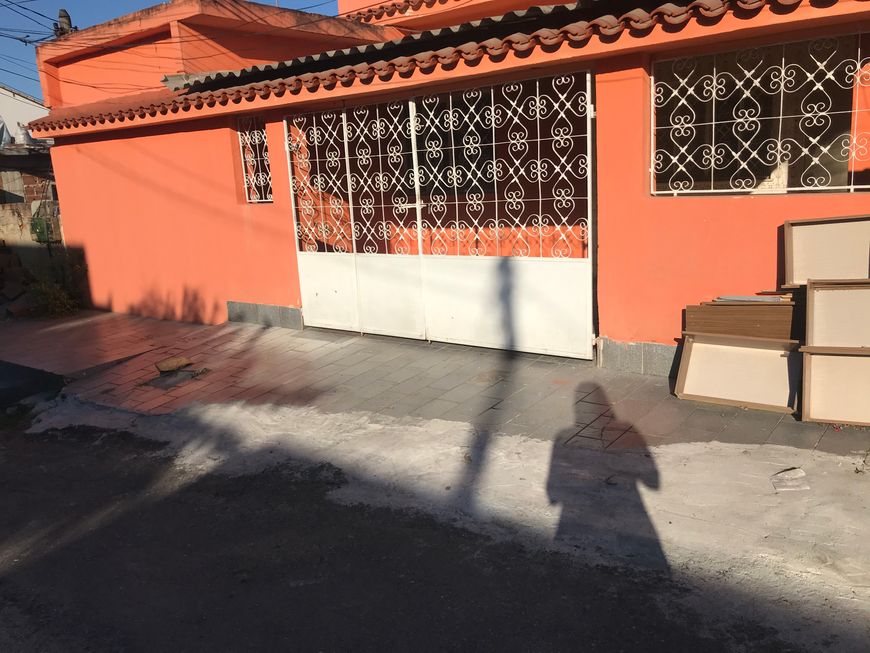 Vendo casa no alto da Posse Nova Iguaçu com 3 quartos e quintal grande atrás arborizado