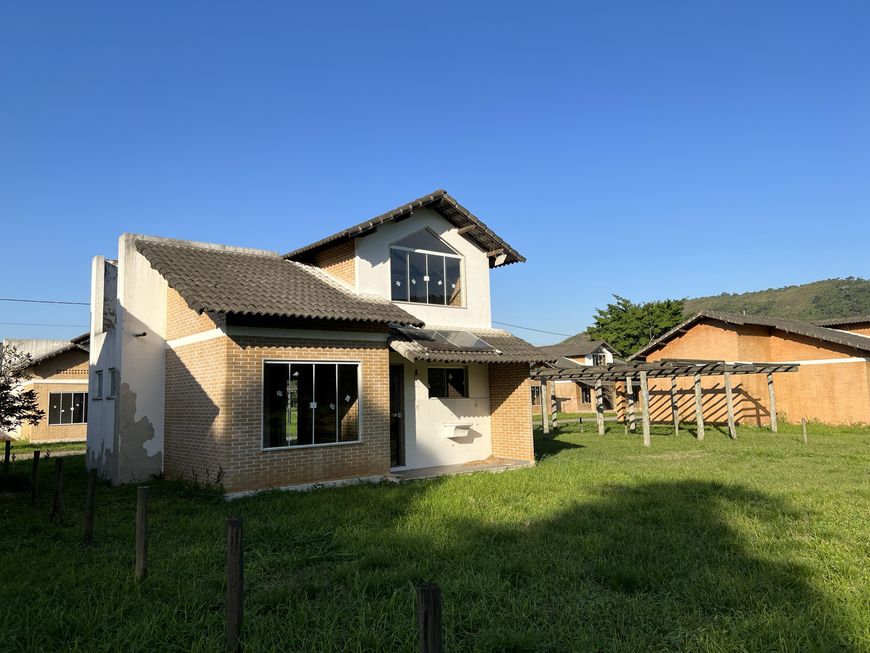 Casa de condomínio para venda possui 92 metros quadrados com 2 quartos em Tinguá - Nova Iguaçu - RJ