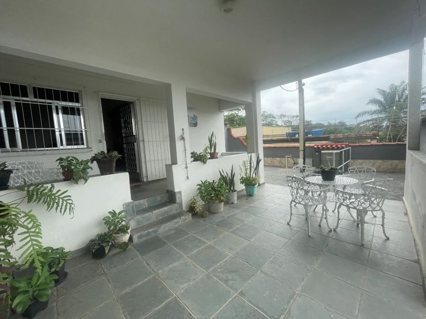 Vendo casa com 350m² com 3 quartos, 2 suítes, grande quintal com piscina em Miguel Couto