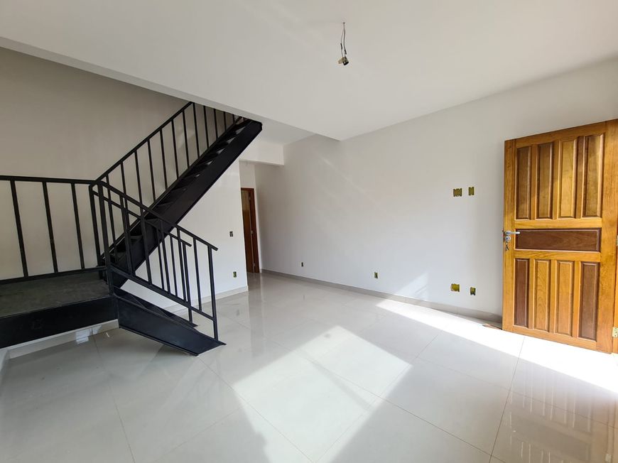 CASA DUPLEX DE 02 QUARTOS EM NOVA IGUAÇU - PRÓXIMO DO SHOPPING DE NOVA IGUAÇU