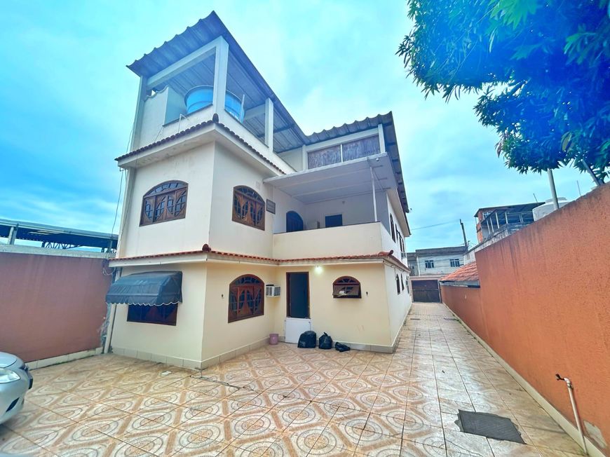 Maravilhosa Casa com 4 dormitórios e área de lazer - Califórnia - Nova Iguaçu/RJ