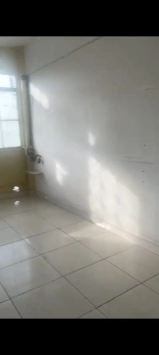 Sala comercial no Centro de Nova Iguaçu, disponível para locação por R$2.500,00.