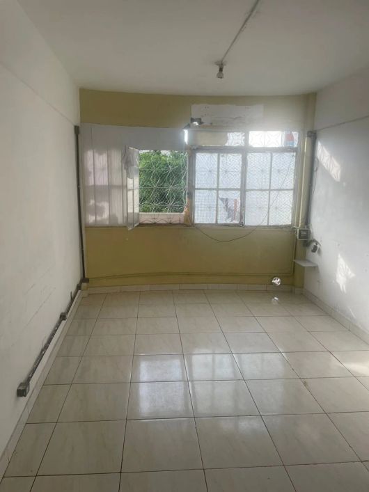 Sala comercial no Centro de Nova Iguaçu, disponível para locação por R$2.500,00.