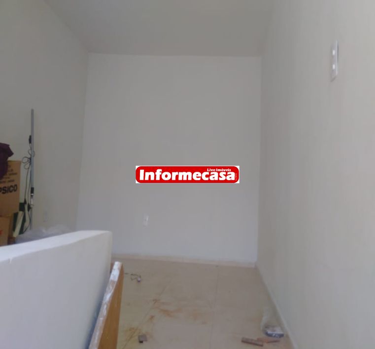 casa duplex,pequena, entrada independente, composta por 1 quarto, sala, cozinha e banheiro, garagem,