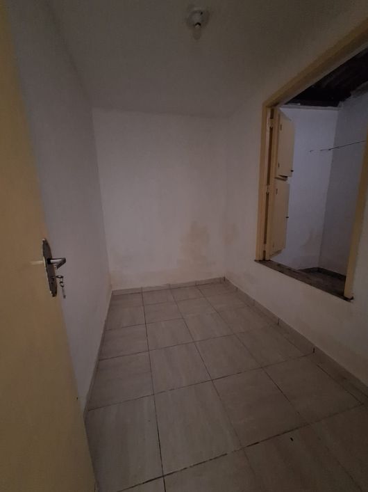 Terreno com três casa para venda, possui 360 metros quadrados.