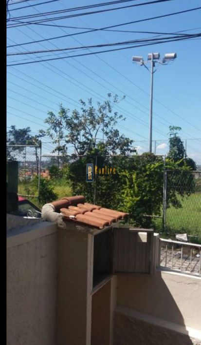 Casa à venda: 3 quartos, 1 sala, 3 banheiros, 1 vaga de garagem no Centro de Nova Iguaçu-RJ!