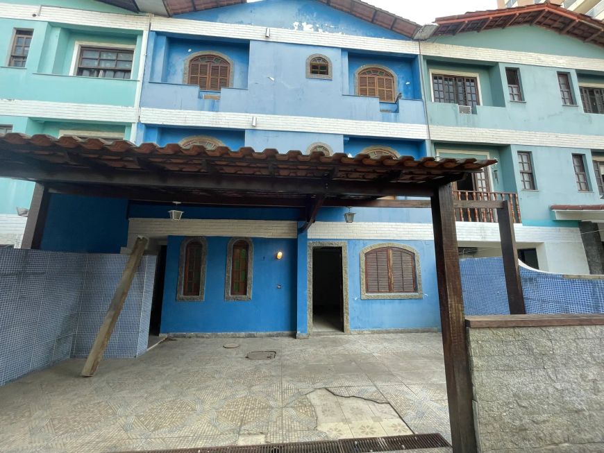Vendo casa em condomínio com 3 quartos e 2 vagas no centro de Nova Iguaçu perto do Acqua