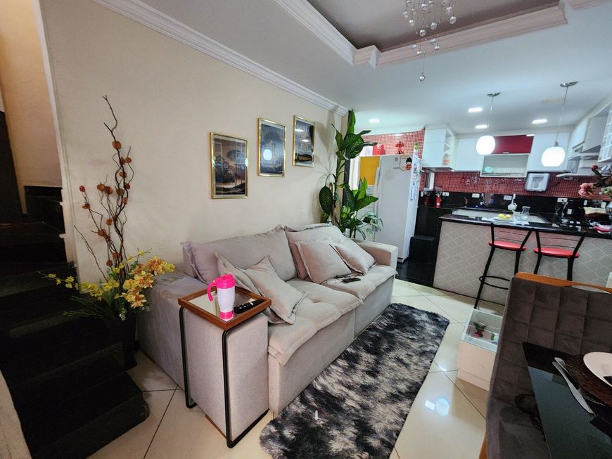 Linda Casa triplex de 3 quartos com suíte, e cozinha planejada, toda reformada no bairro da Luz!