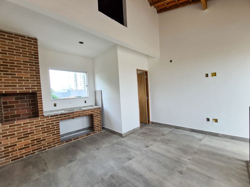 CASA TRIPLEX EM NOVA IGUAÇU - PRÓXIMO DO SHOPPING DE NOVA IGUAÇU