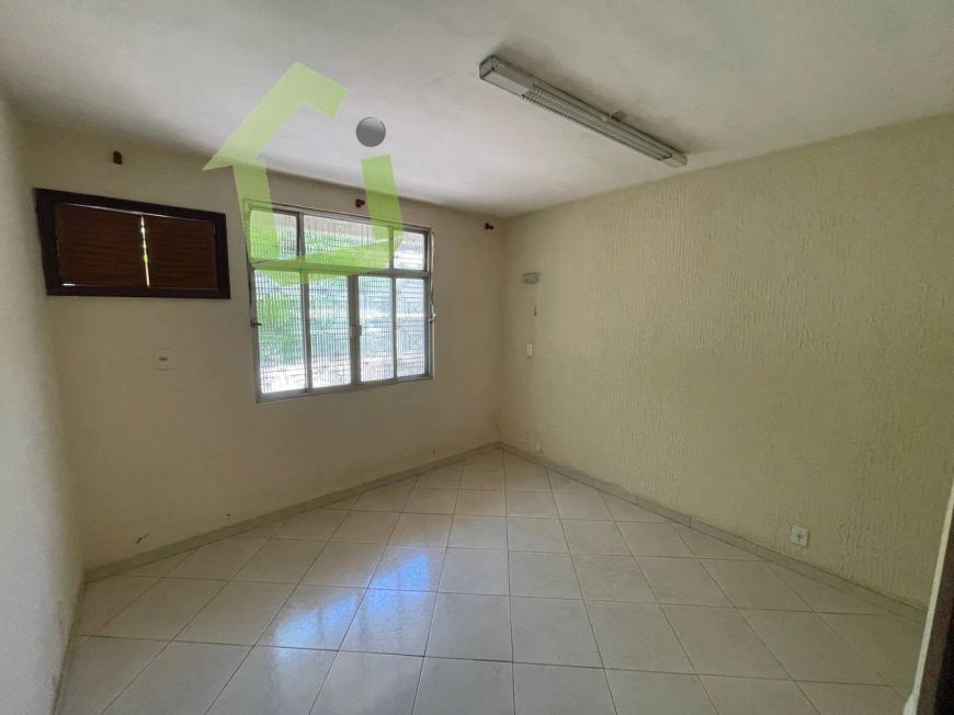 VENDA - Casa Independente Com 6 Quartos em Santa Eugênia