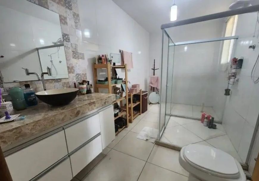 Casa para Venda em Nova Iguaçu, Rancho novo, 4 dormitórios, 1 suíte, 3 banheiros, 3 vagas