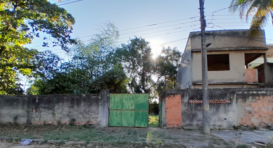 Casa para venda possui 300 metros quadrados com 4 quartos em Rodilândia - Nova Iguaçu - RJ