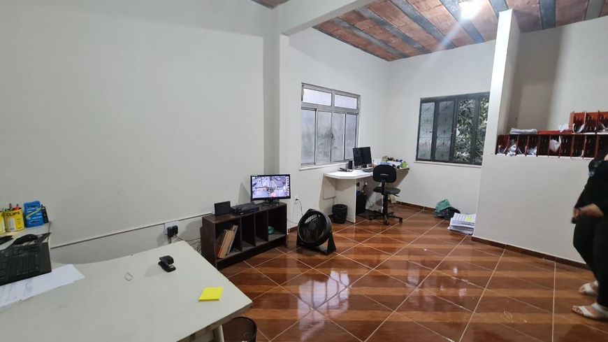 Galpão para Venda em Nova Iguaçu, Carmari, 4 banheiros, 4 vagas